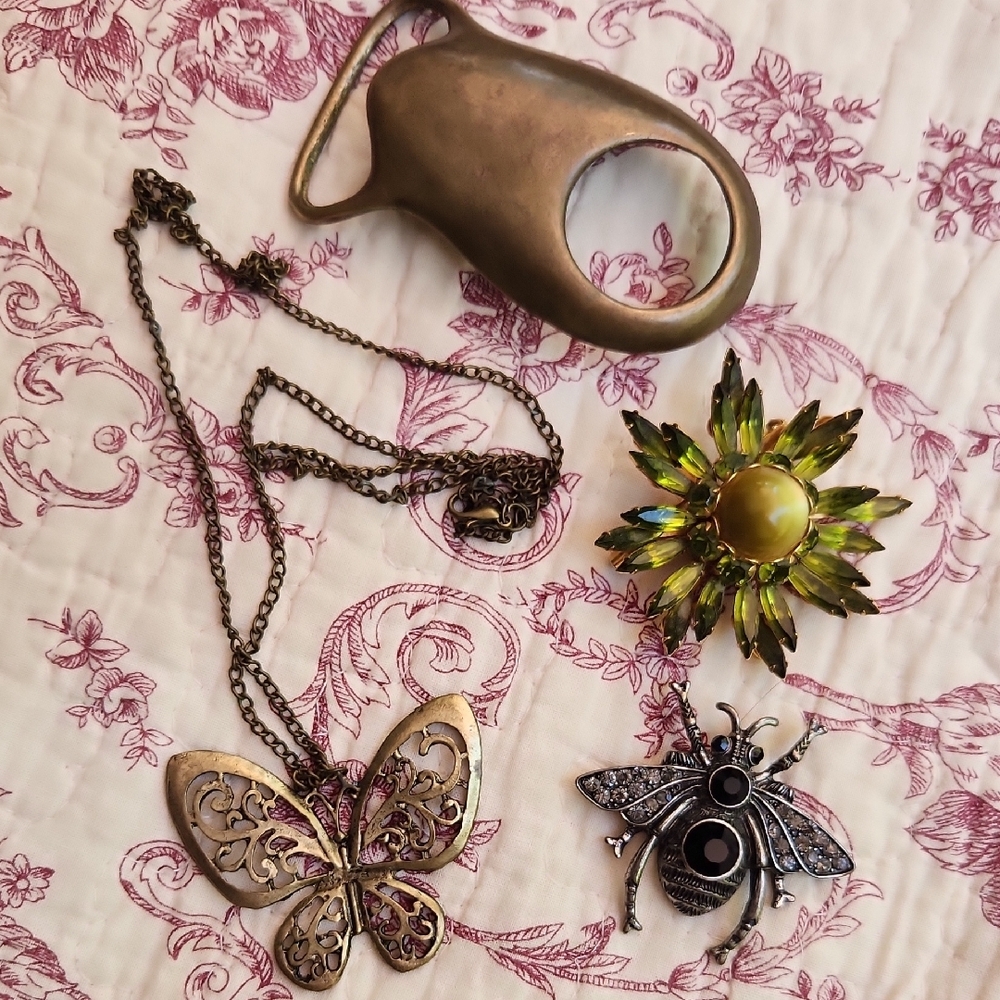 Junk/Mystery Jewelry collection butterfly, Bee, Vtg. Brooch, Buckle Lot Coquette - Picture 14 of 14
